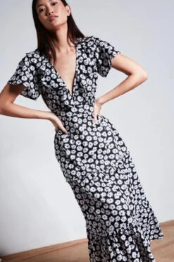 RUE STIIC - Lucille Maxi Dress (Black Dahlia Floral) 10 RUE STIIC - Lucille Maxi Dress (Black Dahlia Floral) -Faithfull The Brand || Carver™ || One Teaspoon Shop elysian collective rue stiic lucille maxi dress black dahlia floral 3