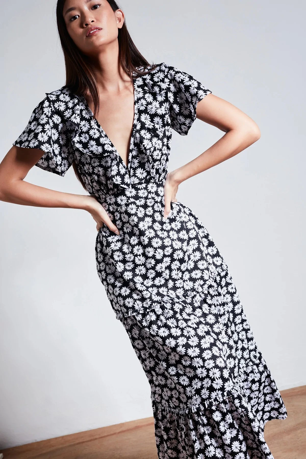 RUE STIIC - Lucille Maxi Dress (Black Dahlia Floral) 4 RUE STIIC - Lucille Maxi Dress (Black Dahlia Floral) - Image 4