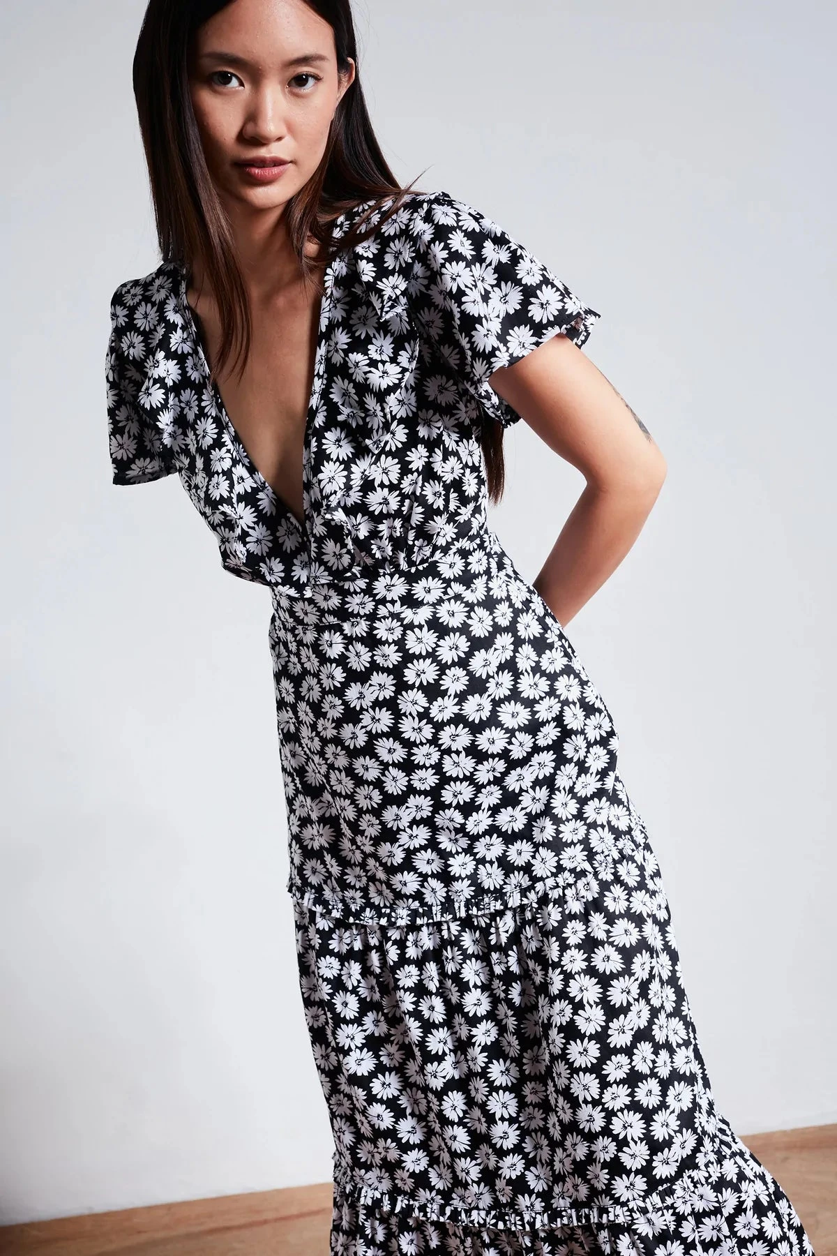 RUE STIIC - Lucille Maxi Dress (Black Dahlia Floral) 5 RUE STIIC - Lucille Maxi Dress (Black Dahlia Floral) - Image 5
