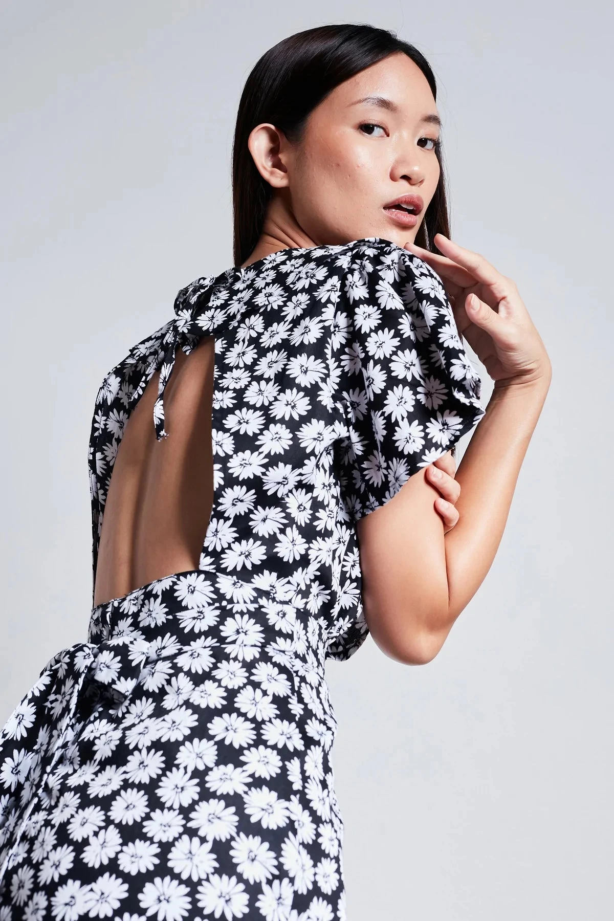 RUE STIIC - Lucille Maxi Dress (Black Dahlia Floral) 6 RUE STIIC - Lucille Maxi Dress (Black Dahlia Floral) - Image 6