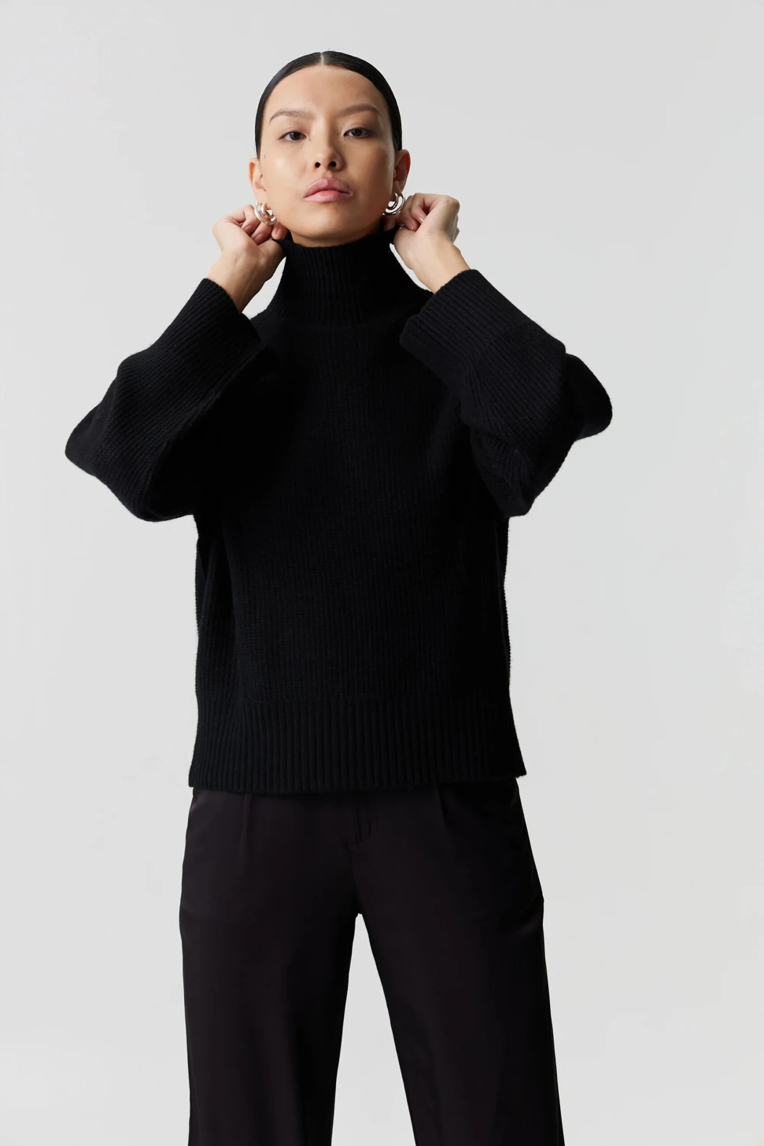 THIRD FORM -Boucle Knit Turtleneck (Black) 5 THIRD FORM -Boucle Knit Turtleneck (Black) - Image 5