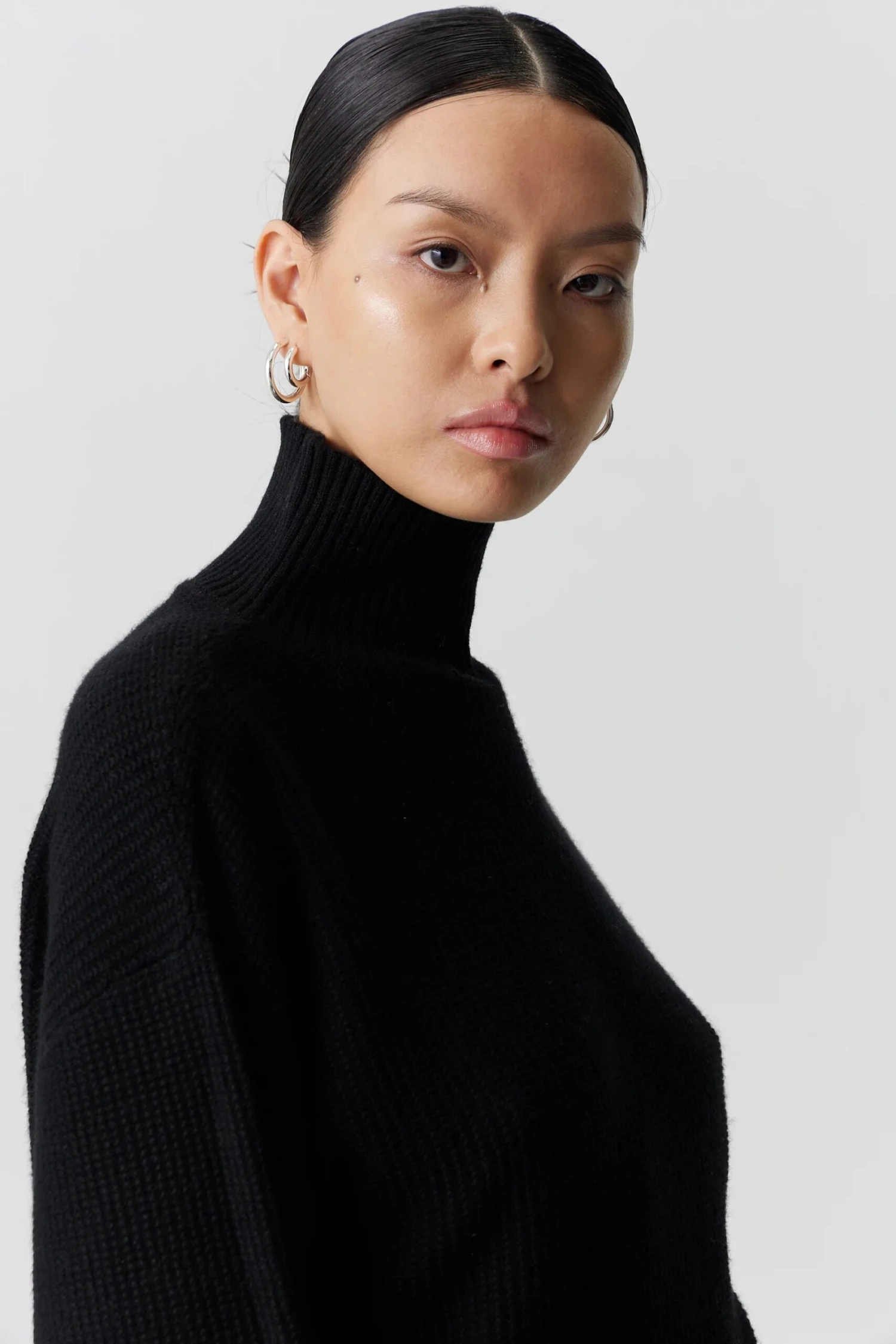 THIRD FORM -Boucle Knit Turtleneck (Black) 7 THIRD FORM -Boucle Knit Turtleneck (Black) - Image 7